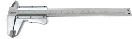 Posuvné měřítko GEKO Měřítko posuvné kovové, 0-150mm x 0,02, dřevěná krabička, G01491